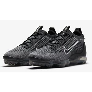 NIKE AIR VAPORMAX BLACK / WHITE NEW NO BOX size 7 boys size 8/5 women’s